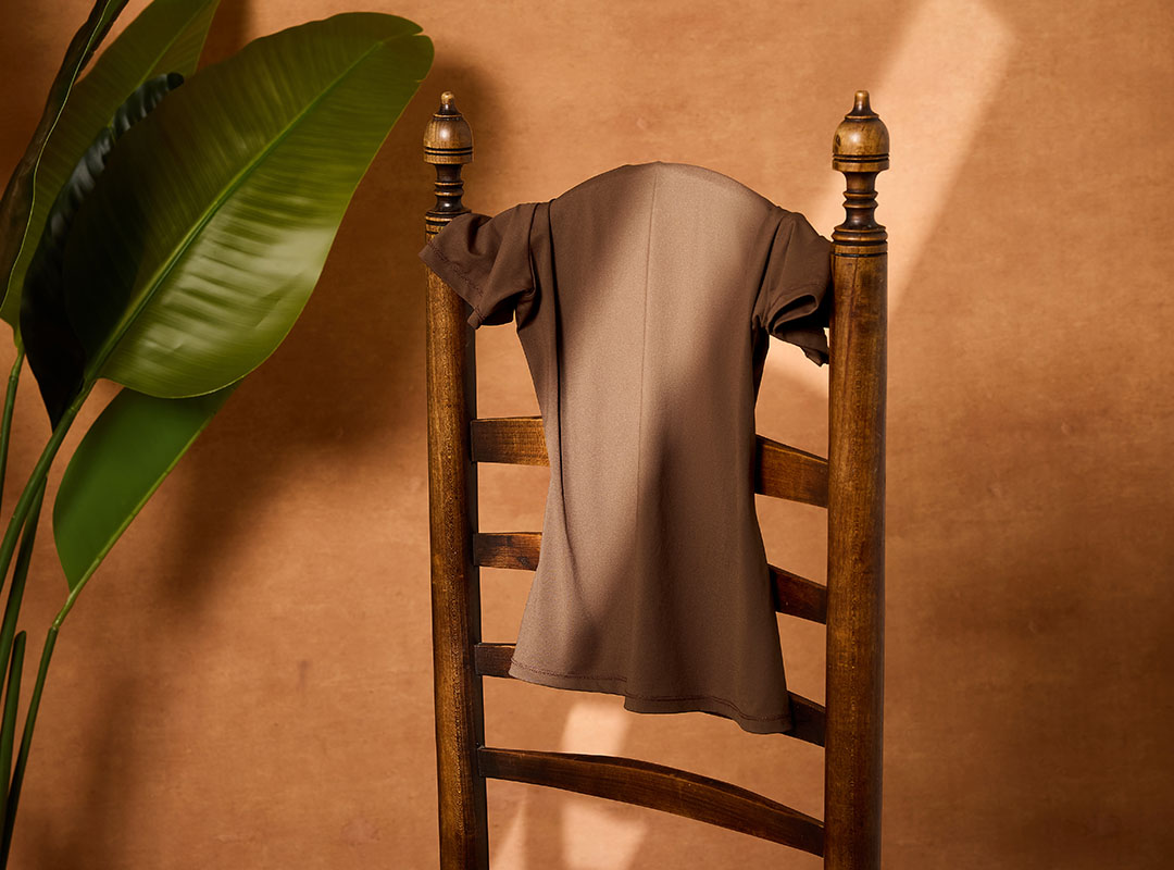 Light contour short-sleeve intimate top