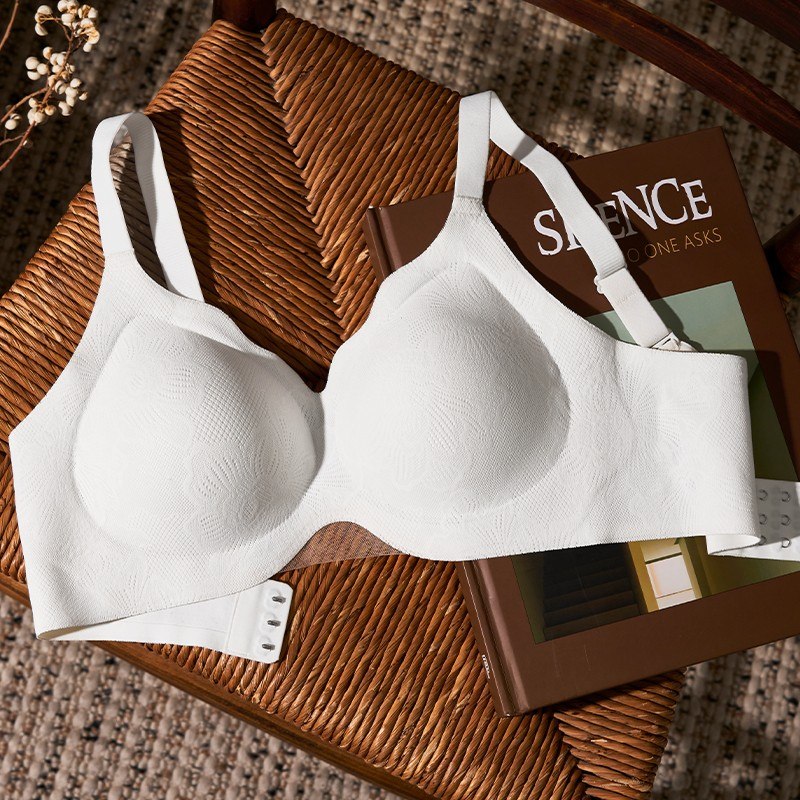 حمالة صدر لاصقة من الدانتيل عالية الجودة قابلة للتمدد تسمح بمرور الهواء، من تصميم وتصنيع حسب الطلب.